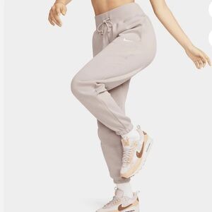Nike Women's Sportswear Phoenix Fleece High-Waisted Oversized Sweatpants